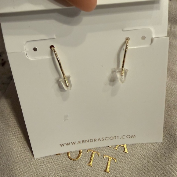 Kendra Scott Daphne Gold Coral Frame Earrings in Rose Quartz - Picture 4 of 5